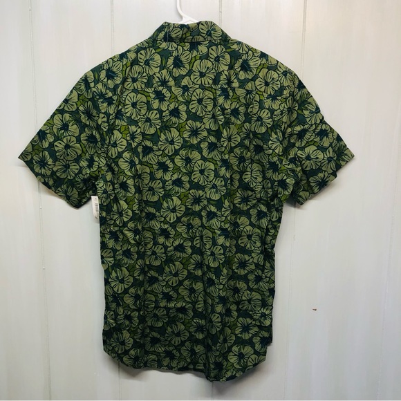 NWT Hawaiian Shirt green hibiscus flower pattern size med. Amazon Essentials - Picture 11 of 11